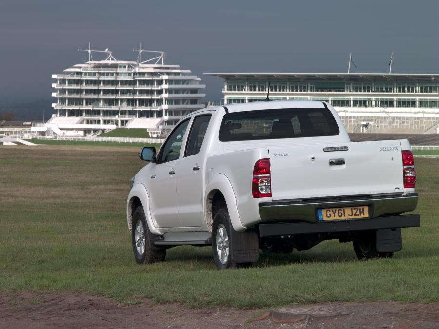  Toyota Hilux 2012 года  (UK) (фото 7 из 10)